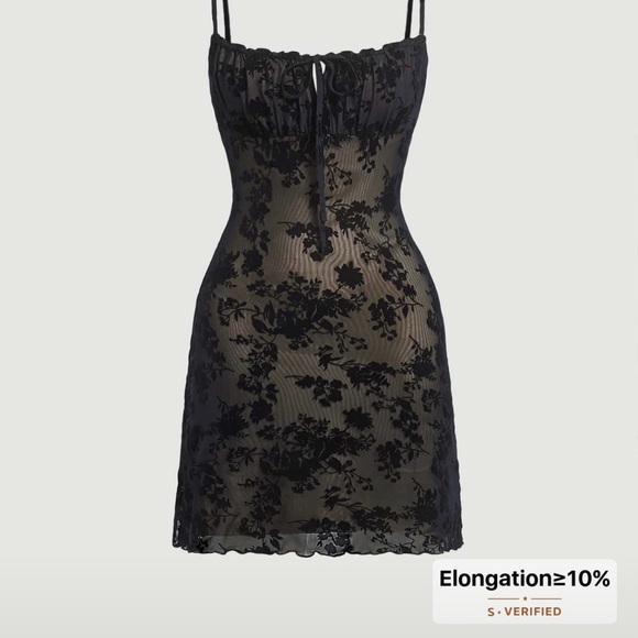 Dresses & Skirts - Elegant Black Floral Lace Mini Dress